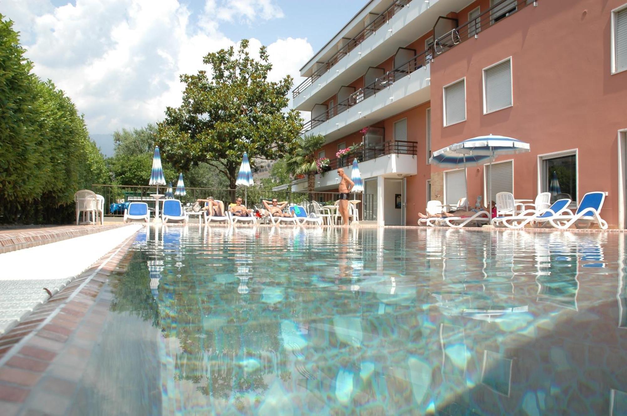 Hotel Garni Villa Magnolia Torbole Sul Garda Kültér fotó