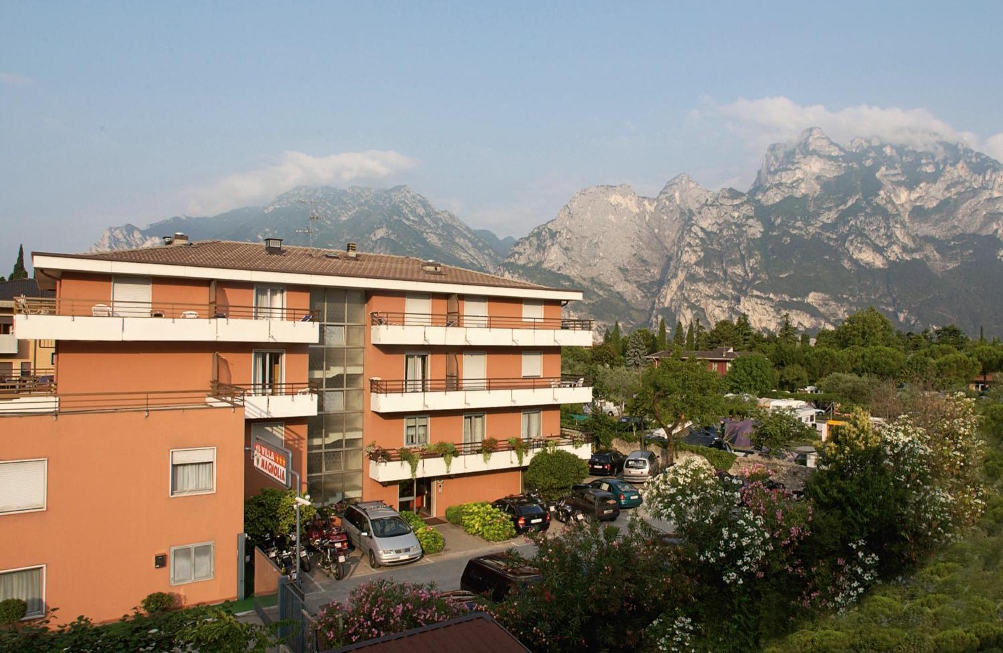 Hotel Garni Villa Magnolia Torbole Sul Garda Kültér fotó