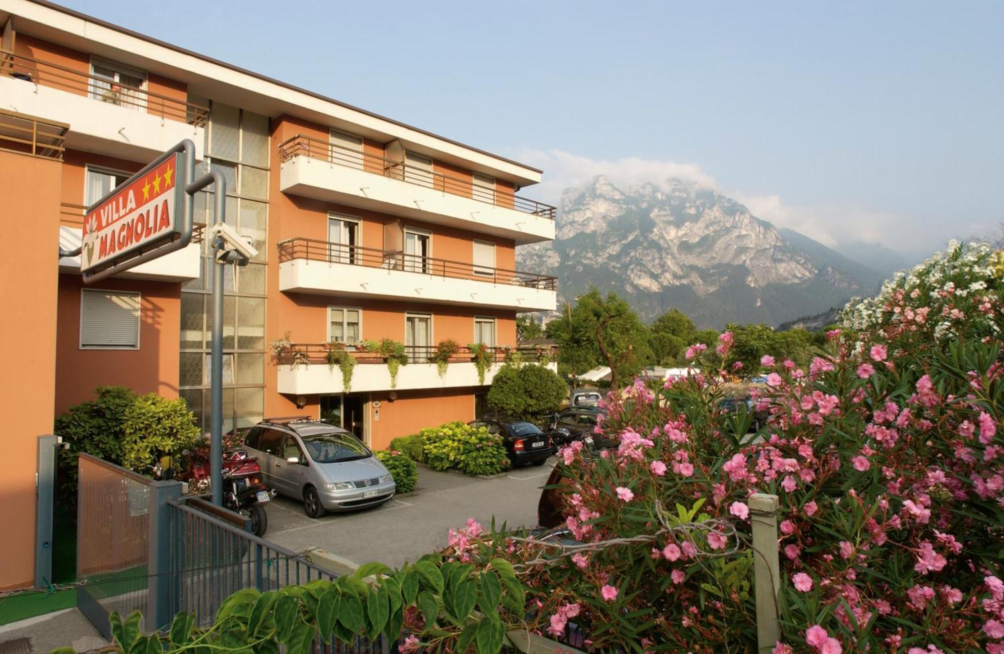 Hotel Garni Villa Magnolia Torbole Sul Garda Kültér fotó